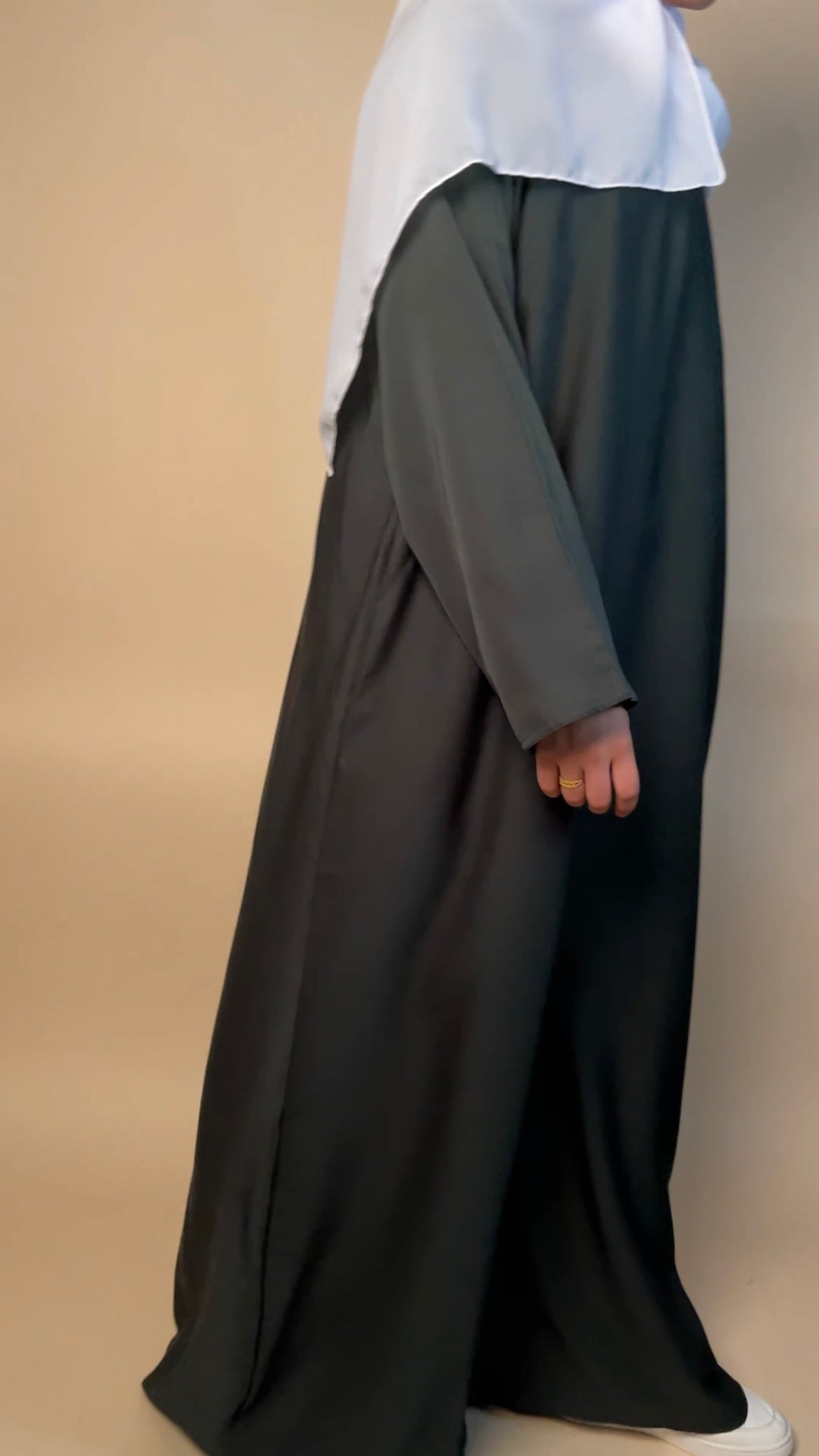 Nida closed abaya with pocket | Greens and Blues - MAYSHA Abaya