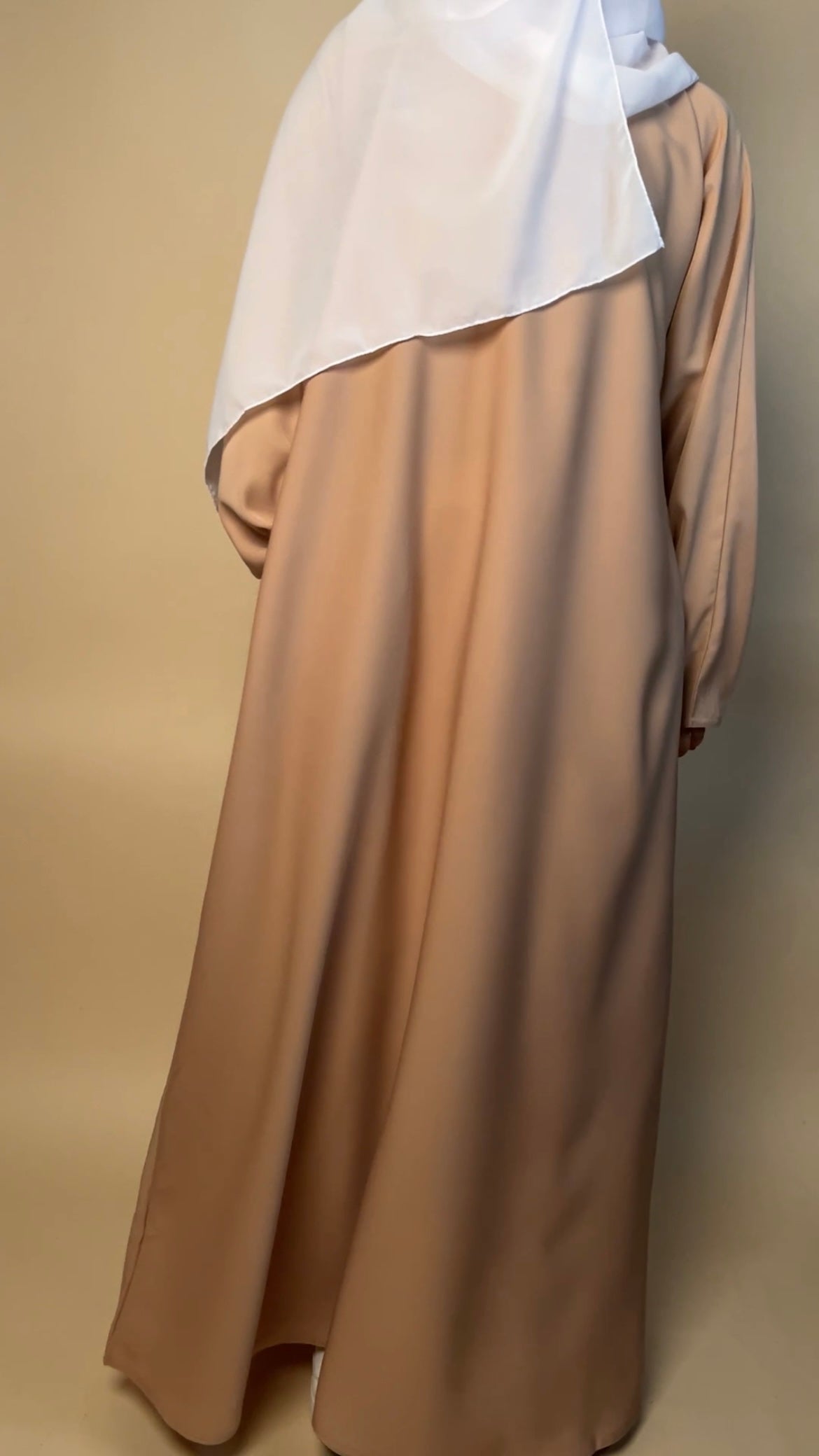 Nida closed abaya with pocket | Neutrals - MAYSHA Abaya