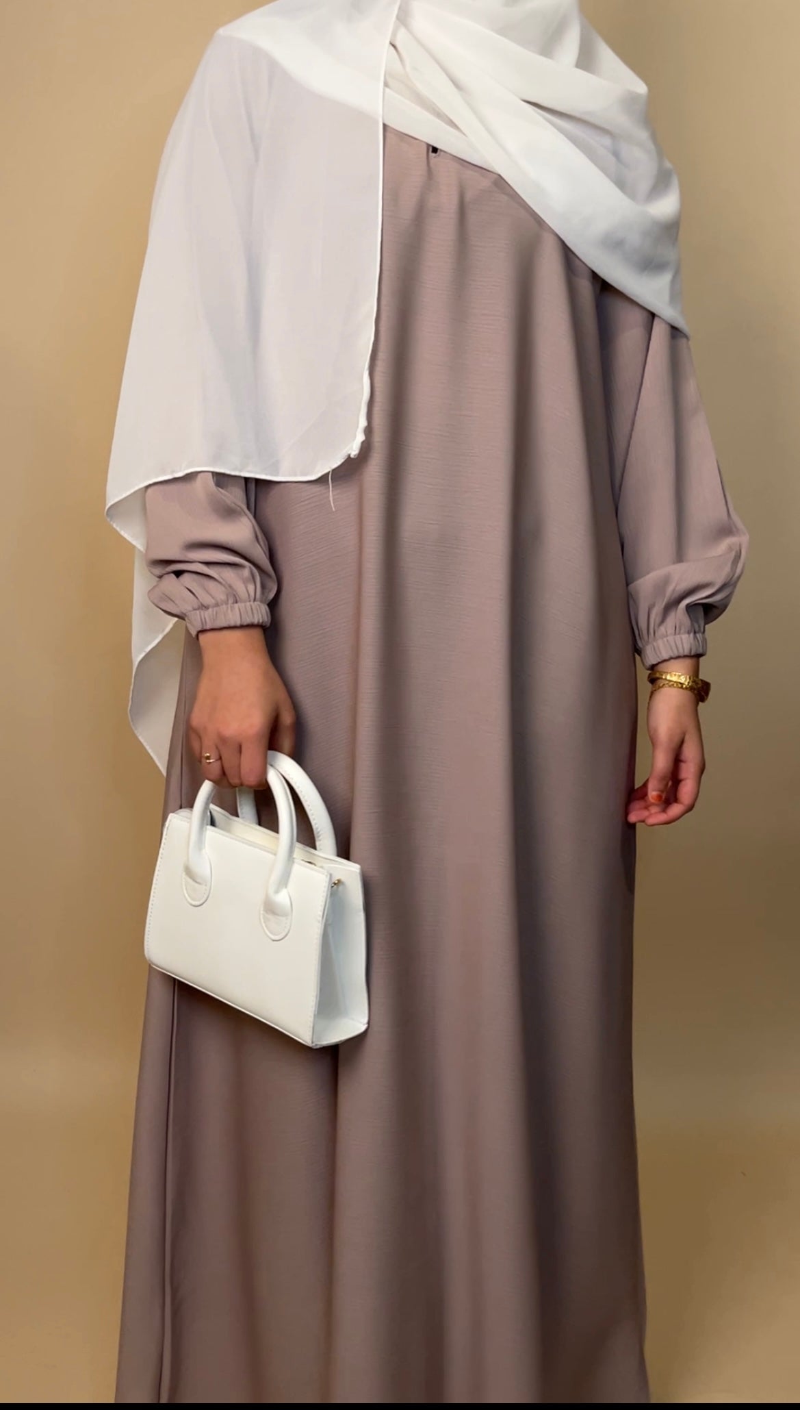 Zoom closed abaya | Neutrals - MAYSHA Abaya