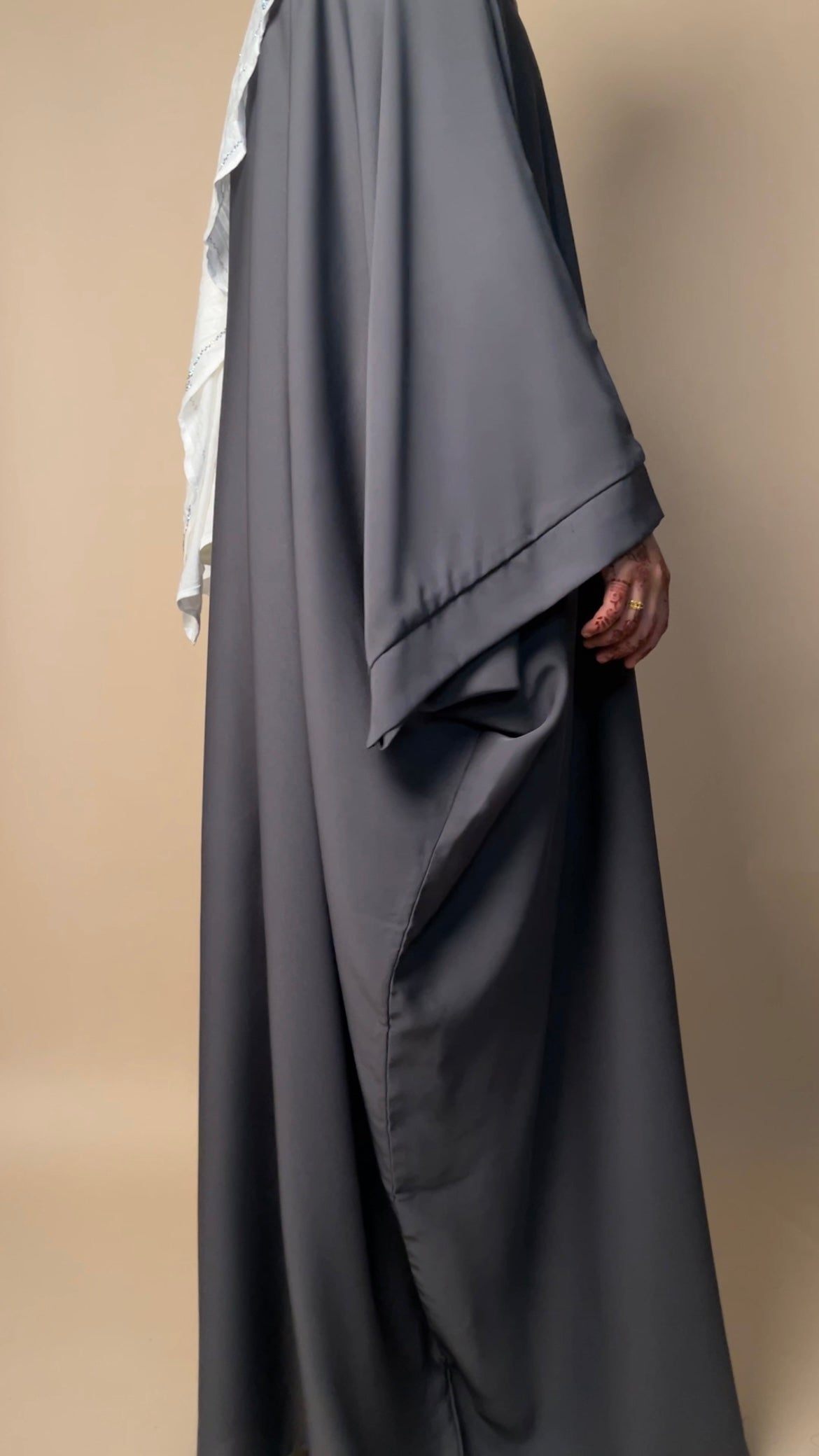 Nida Farasha/Butterfly abaya