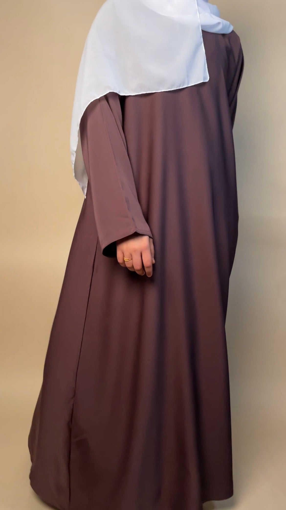 Nida closed abaya with pocket | Neutrals - MAYSHA Abaya