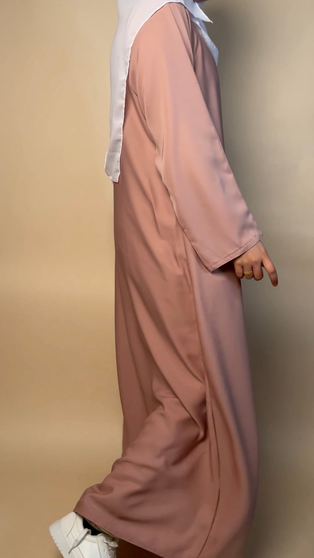 Nida closed abaya with pocket | Neutrals - MAYSHA Abaya