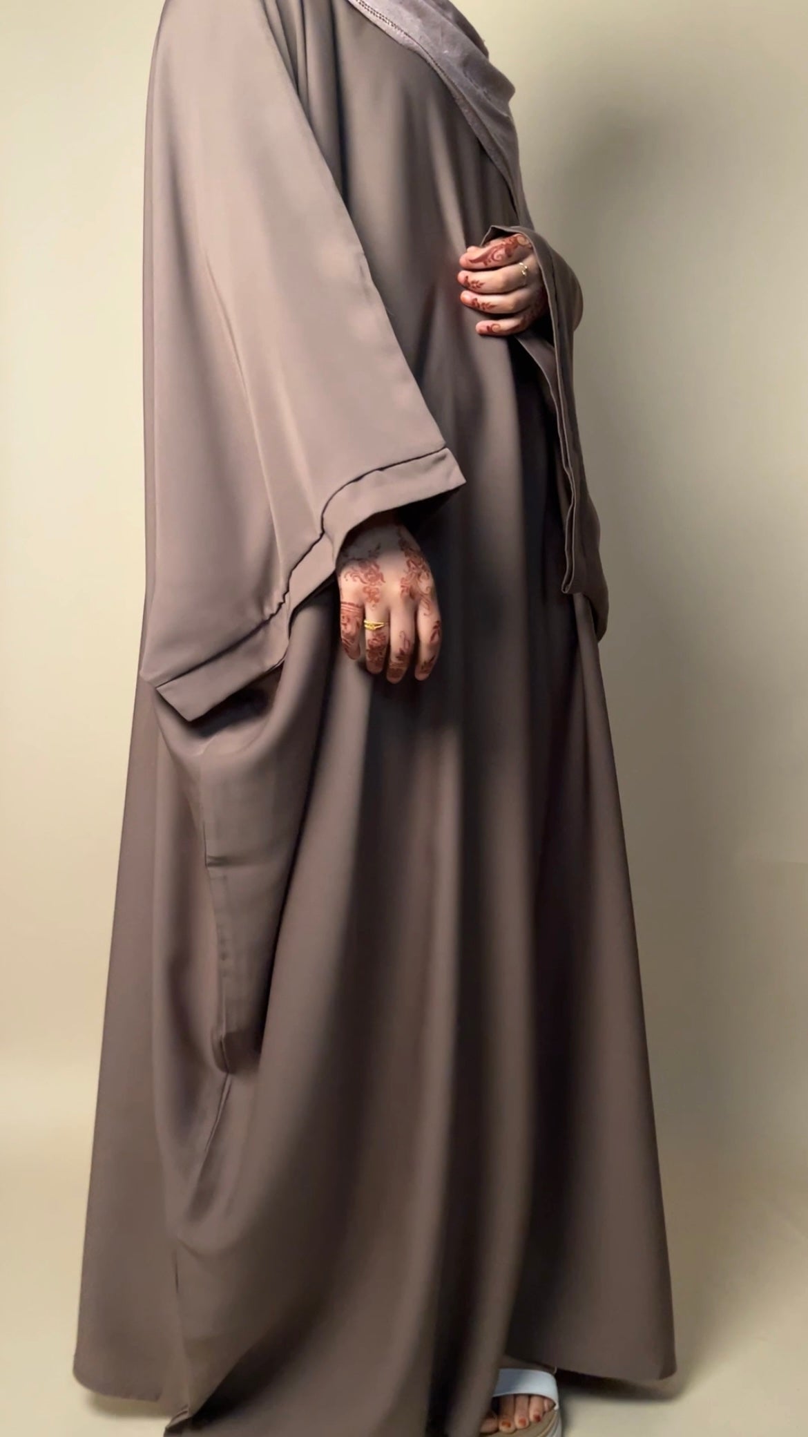 Nida Farasha/Butterfly abaya