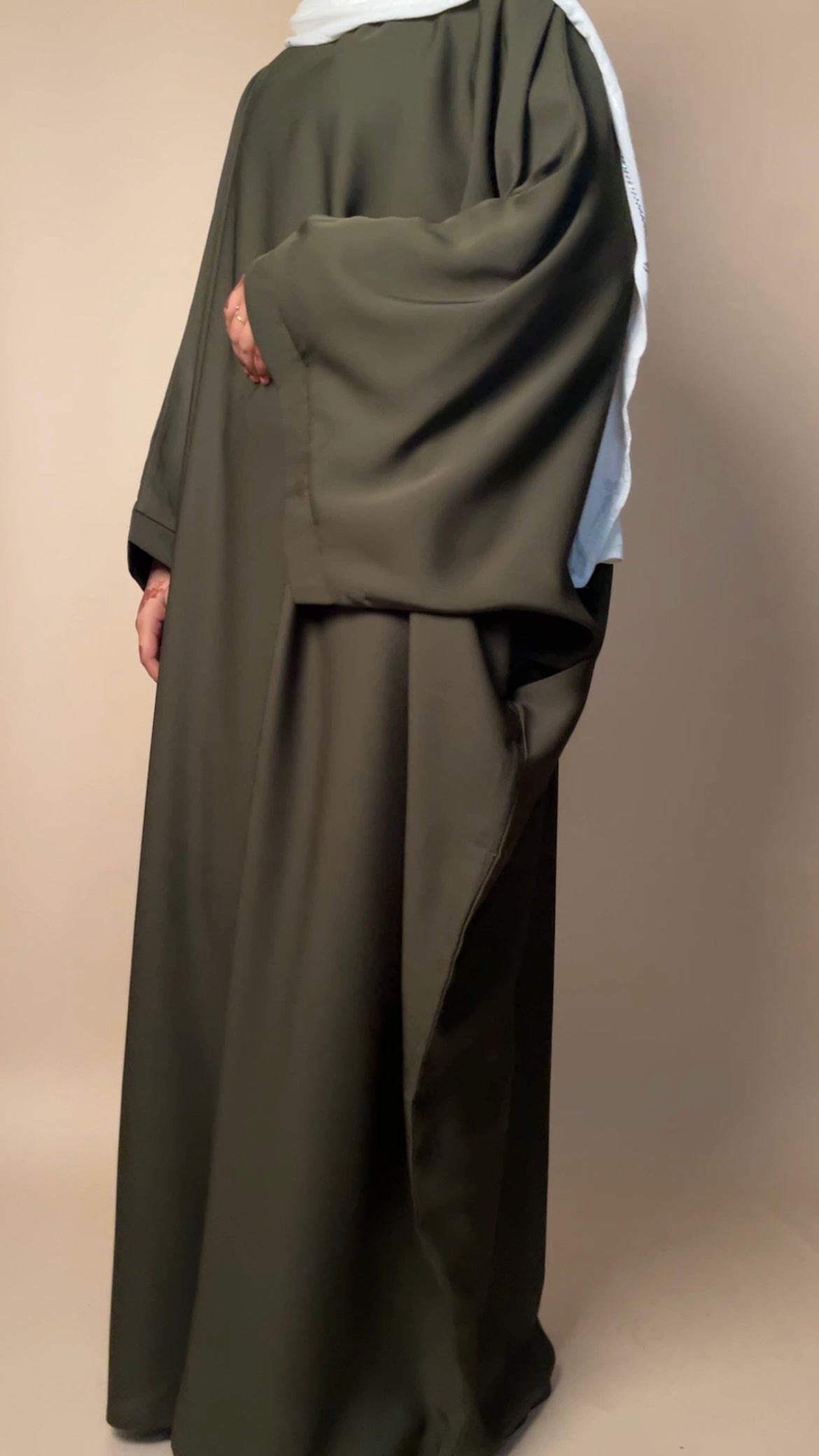 Nida Farasha/Butterfly abaya