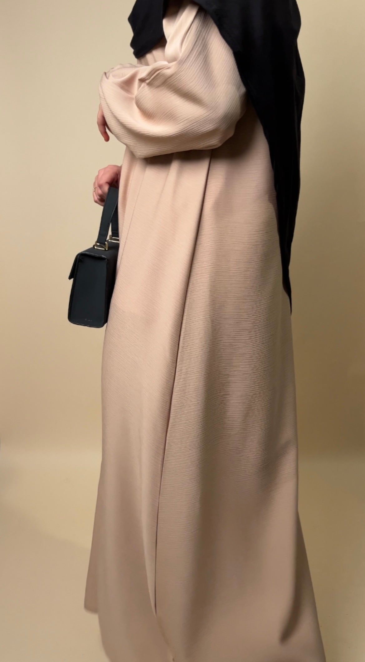 Zoom closed abaya | Neutrals - MAYSHA Abaya