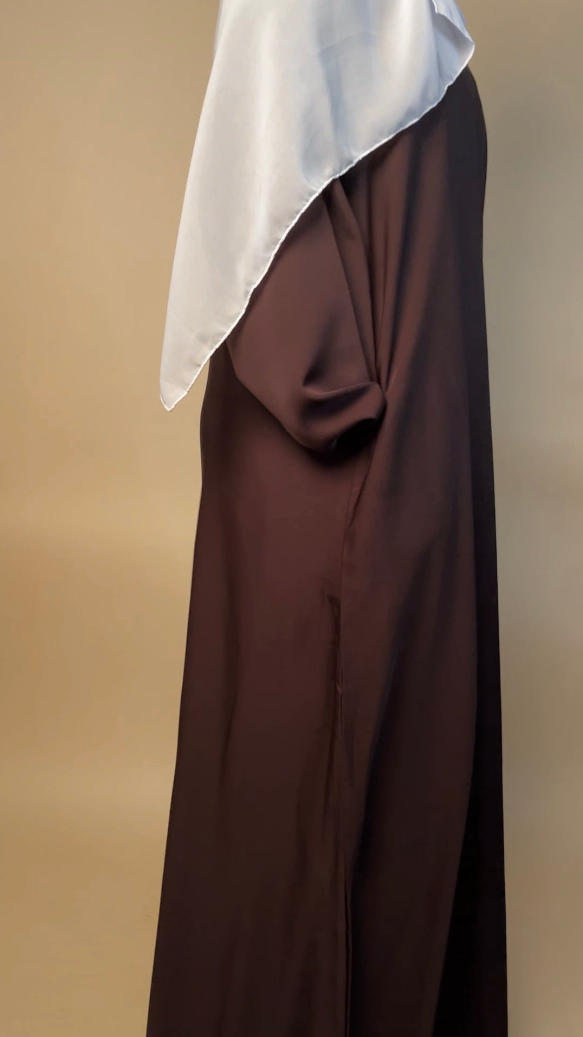 Nida closed abaya with pocket | Neutrals - MAYSHA Abaya